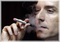 Man smoking cigarette-man-smoking سیگار کشیدن خطرات سیگار تفکر عمیق مهارت زندگی مهارت فکر 